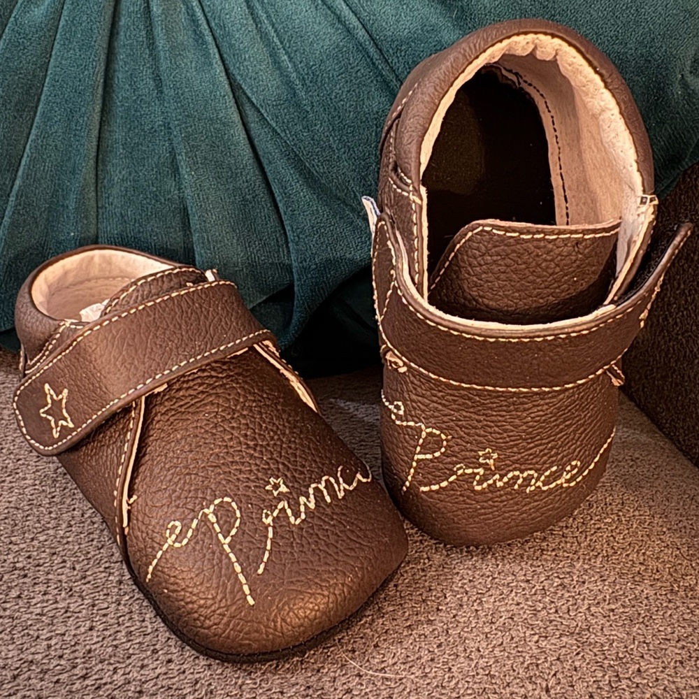 Jack & Lily leather PRINCE crib walkers